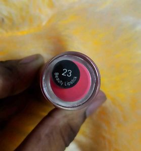 mamaearth Vibrant Pink Lipstick