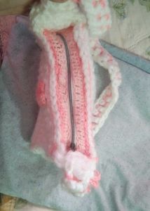 Charming White Crochet Handbag with Pink Heart