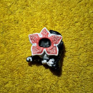 STRANGER THINGS × KINDER JOY — DEMOGORGON CABLE