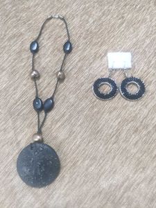 Stylish Black Pendant Necklace & Earrings Set