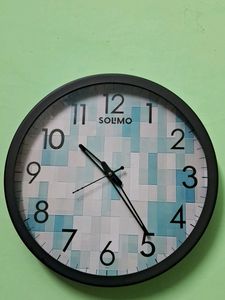 SOLMO Wall Clock - Modern Design