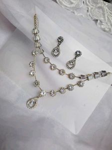 Elegant Crystal Necklace &amp; Earring Set