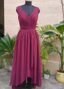 Elegant Burgundy V-Neck Gown