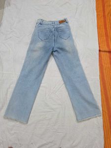 Light Wash Cropped Jeans