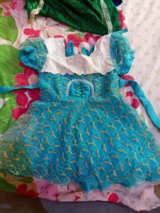 set of 10 kids clothes (2-4 years)