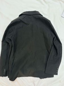 Single breasted black womens blazer