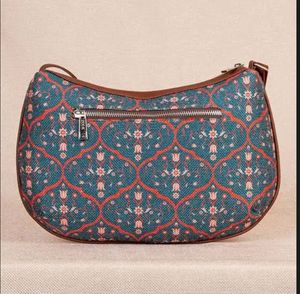Zouk Shoulder Bag