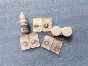 lens 3 pair with solution and case