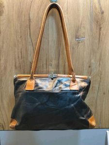 Chic Black &amp; Tan Leather Hobo Bag✨