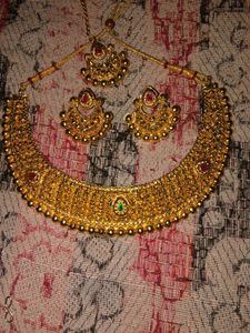 Gold Necklace and Earrings Set with mangatika