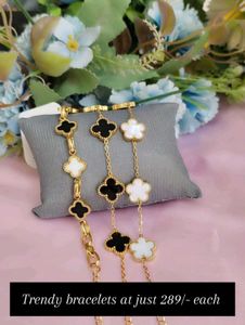 Elegant Clover Bracelet White