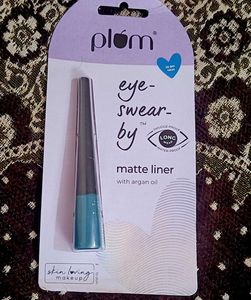 Plum Sky Blue Eyeliner