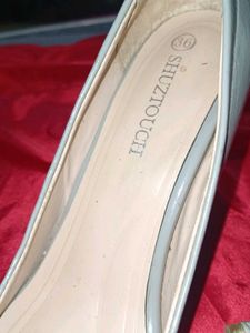 Stylish Grey Pointed Toe heels