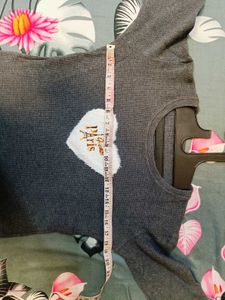 🇳🇿💫🎀Chic charcoal Top with Heart Design