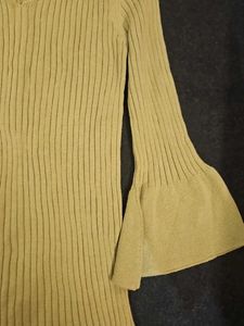 Ribbed V-Neck Flare Sleeve Top