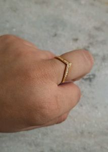 Chic V-Shape Ring with Sparkle