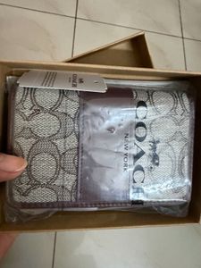 authentic Coach corner zip Wallet