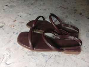 Stylish Maroon Flat Sandals 💅🏻💋