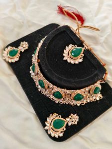 Emerald Kundan Choker Necklace Set