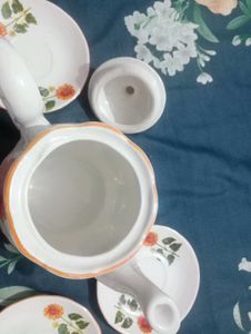 New Ceramic Tea Pot And 5 Plates