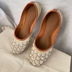 White Embellished Flat Juttis