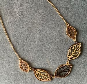 5 Leaves Neckpiece from USA 🇺🇸