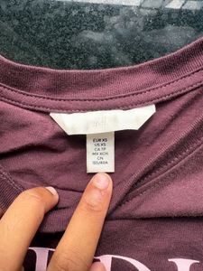 H&amp;M Maroon Graphic T-Shirt