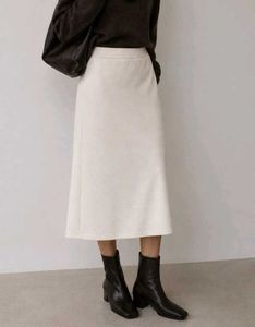 Elegant Midi Skirt - Chic & Versatile