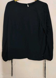 Chic Black Long-Sleeve Top