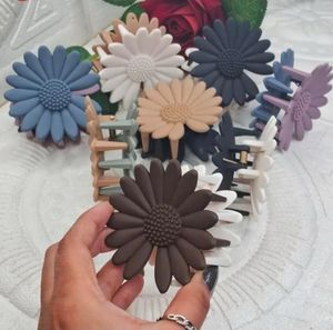 Daisy Flower Hair Claw Clips
