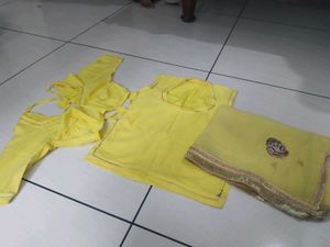 Yellow kurti kanchli odni rajputi