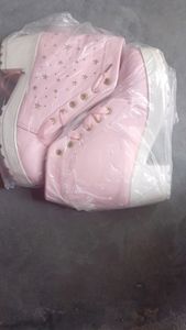 new pink Barbie heel shoes