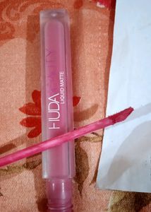 Huda Beauty Lipstick With One Lipstick Free