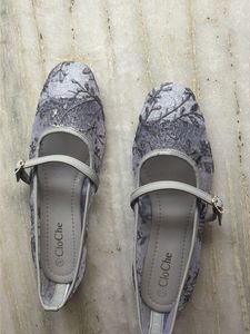 Elegant Grey Lace Ballet Flats *size 40*