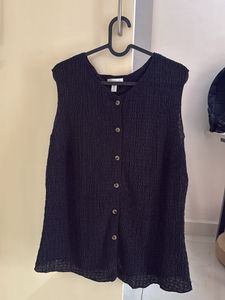 H&M - Black Textured Button-Up Sleeveless Top