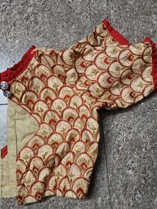 streched blouse back open, it's new