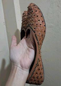 Embroidered Jutti Flats