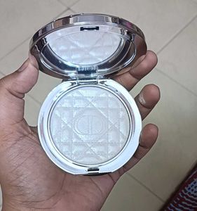 Dior Highlighter Powder compact