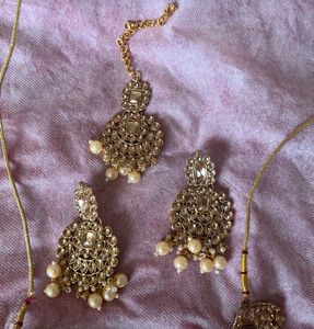 Stunning Kundan Necklace Set with Earrings