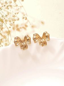 🎀Gold Tone Bow Earrings🎀