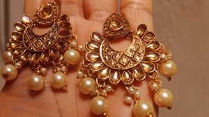 Elegant Gold-Tone Pearl Necklace