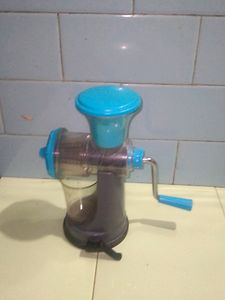 Hand Mini Juicer