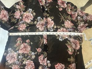 Chic Black Floral Print Button-Up