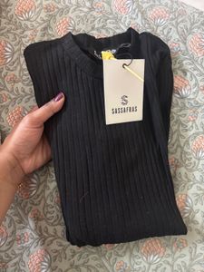 Chic Black Ribbed Long Sleeve Midi Dress