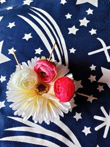 Beautiful hair bun gajra 3 rose🌹 and 1 sunflower
