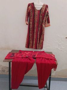 Red &amp; Gold Embellished Salwar Kameez