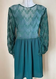 Elegant Emerald Green Lace Sleeve Dress