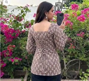 Straight kurta with flared sleeves and corset back