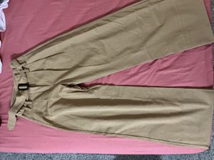 Stylish Wide-Leg Trousers with Belt