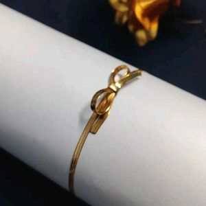 anti tarnish Bow Bracelet